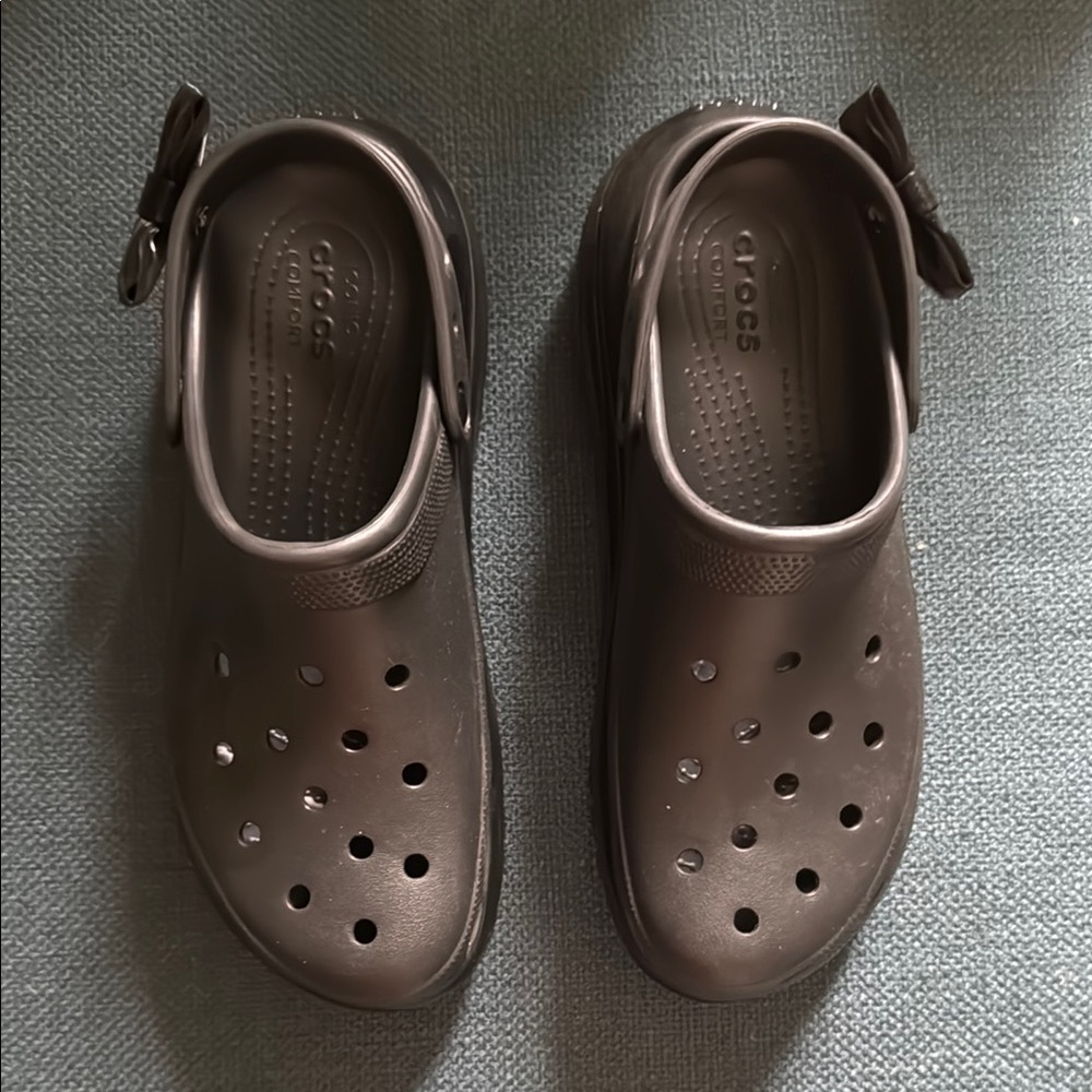 CROCS Black Clog Platform with Bow Detail